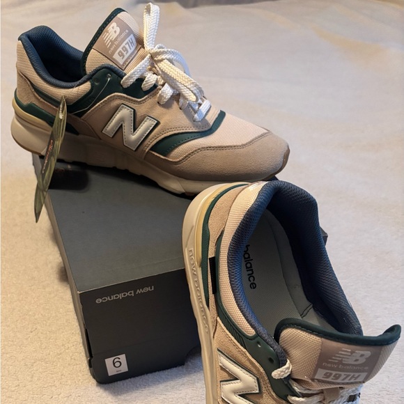 New Balance Men’s CM997HGS Beige Beige - Picture 2 of 7